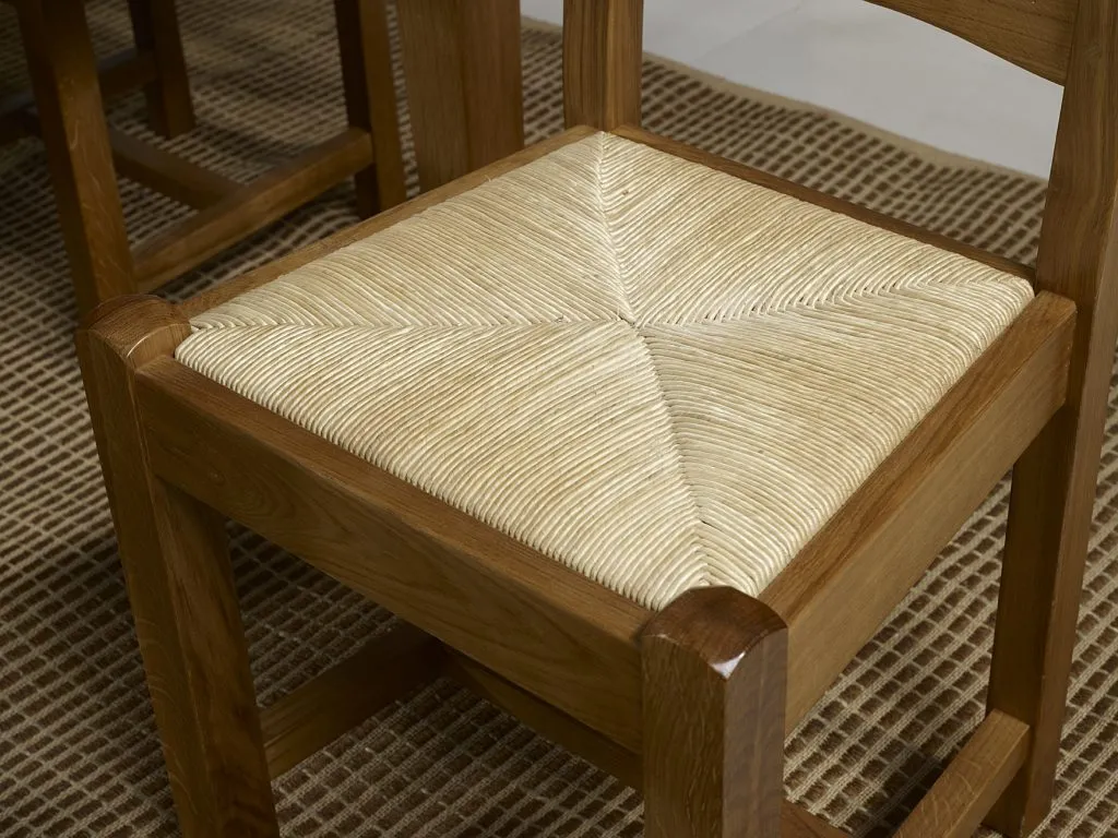 Chaise en bois avec assise rempaillée en paille naturelle