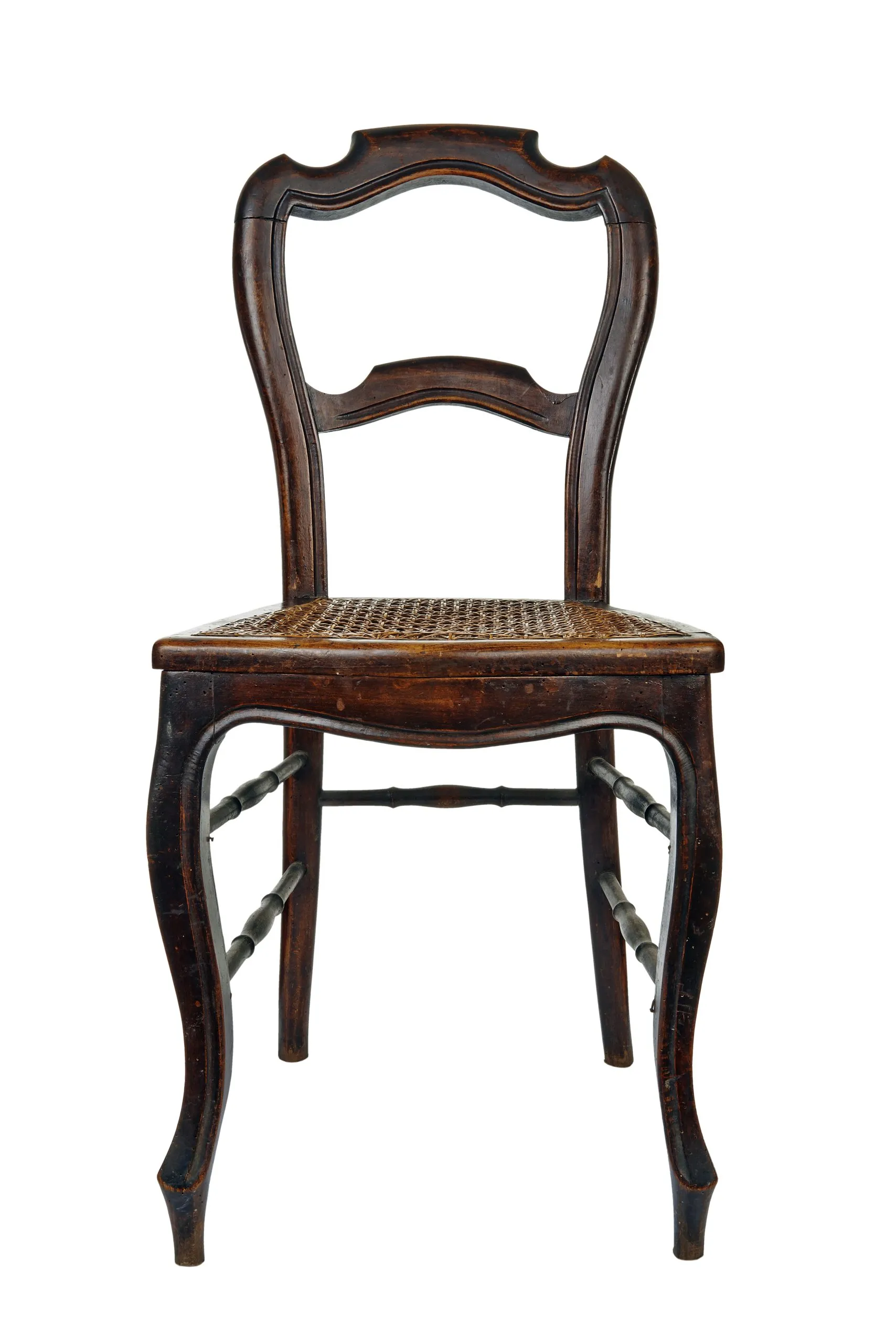 Chaise ancienne en bois sculpté à restaurer